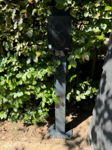 Laadpaal in tuin geïnstalleerd bij woning in Nuenen