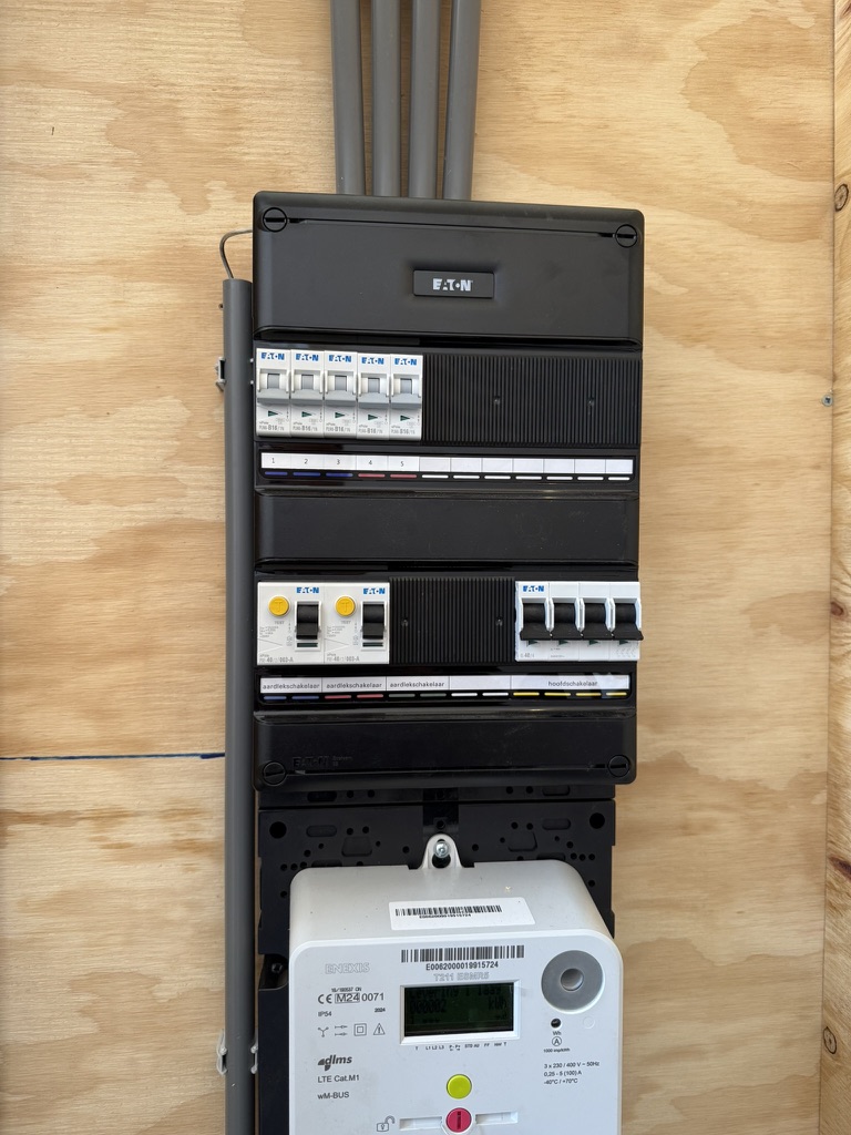 Utiliteit installatie Eindhoven met slimme meter en Eaton groepenkast