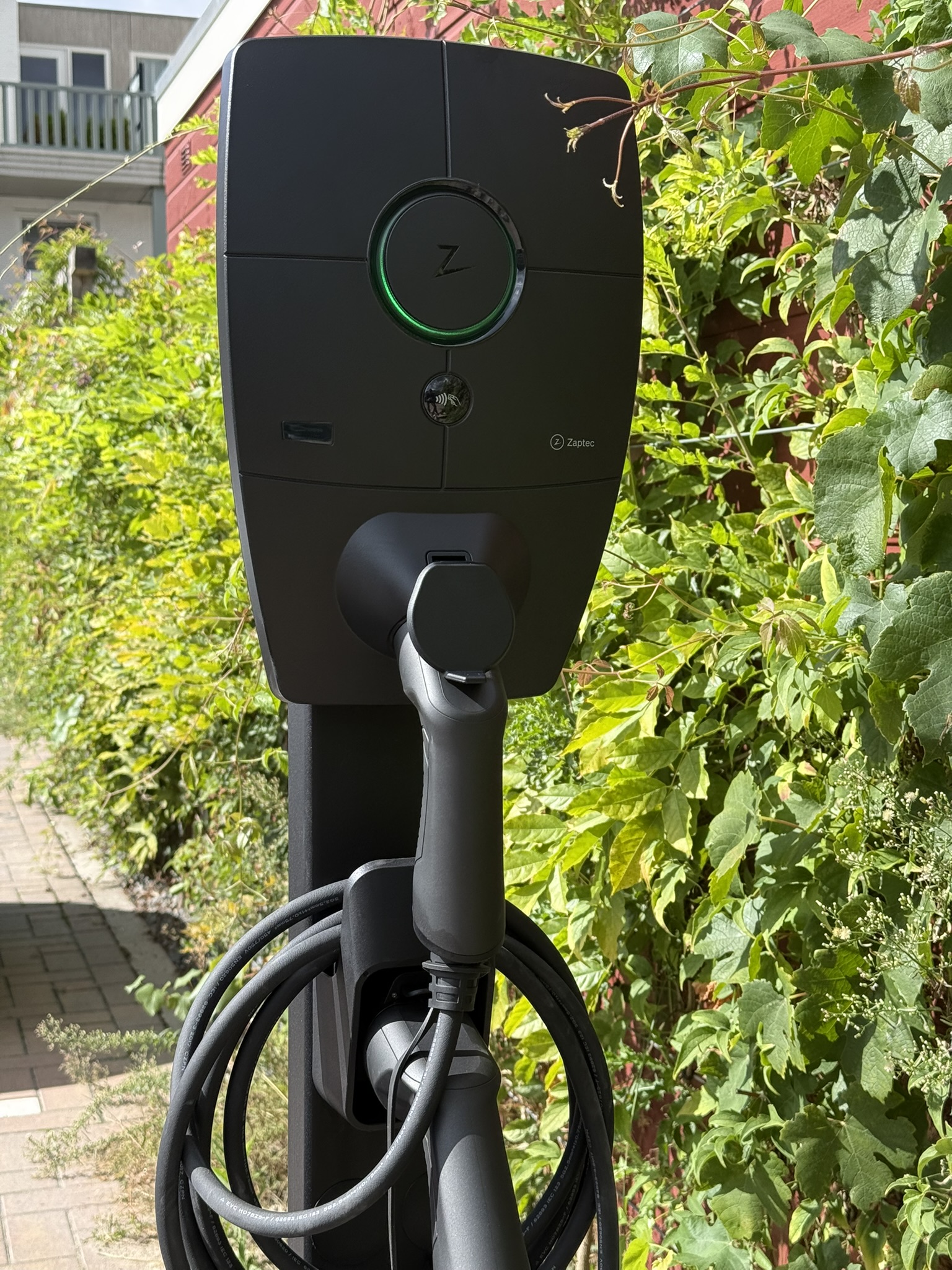 Zakelijke laadpaal installatie Eindhoven bij organisatie